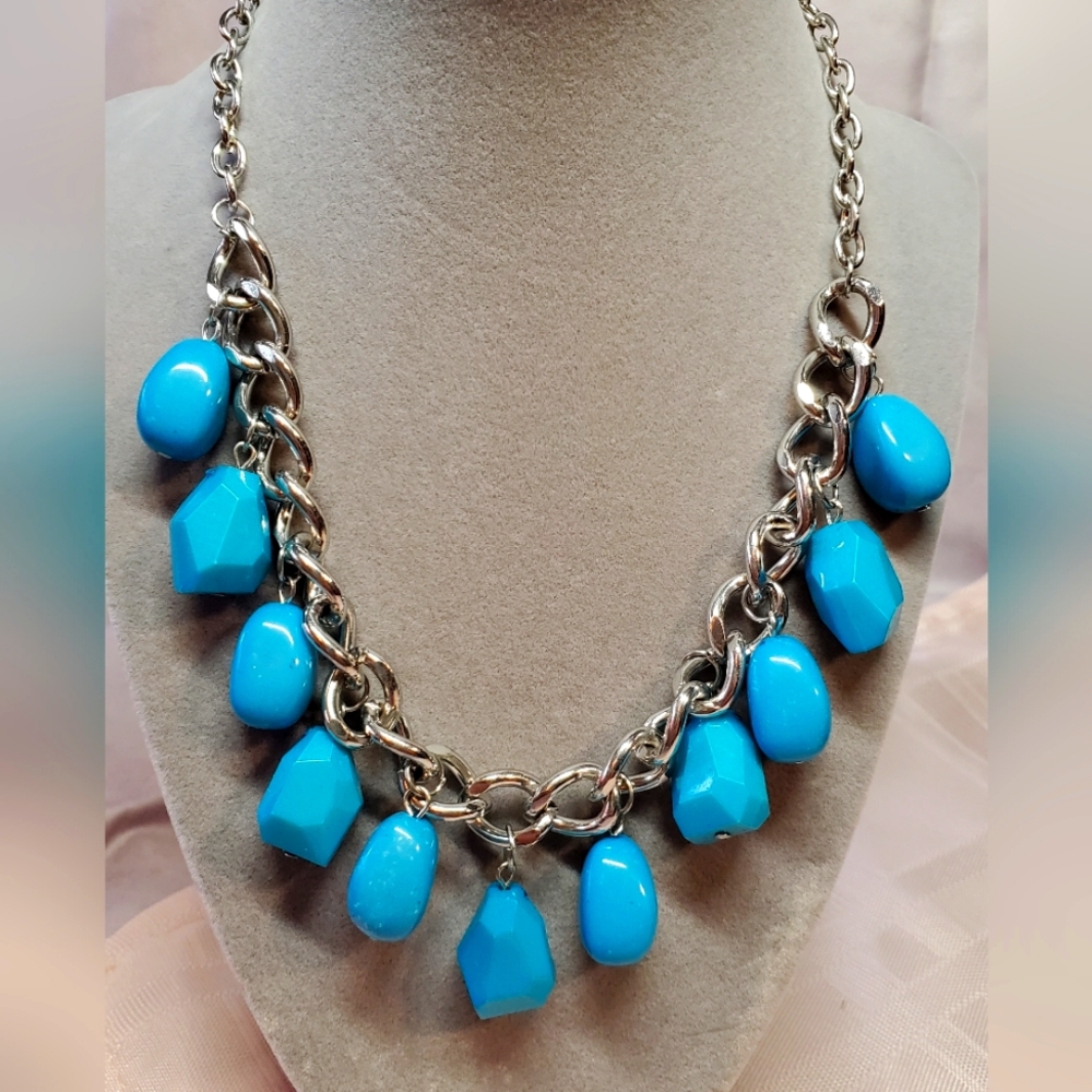 Turquoise blue & Silvertone Fashion necklace 18"